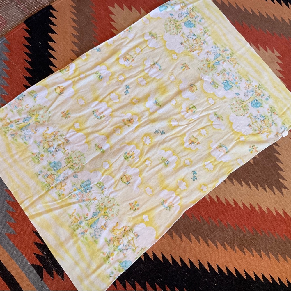 Vintage 80's Dundee 30x40 recieving Baby Blanket Flannel Yellow Animals Orchard